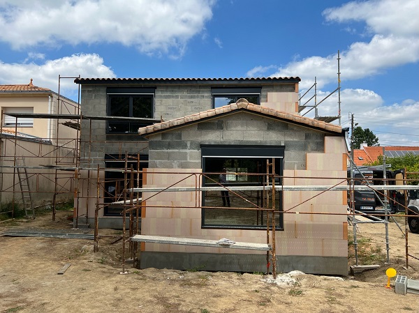 ISOLATION PAR L&rsquo;EXTERIEUR D&rsquo;UNE MAISON NEUVE A REZE